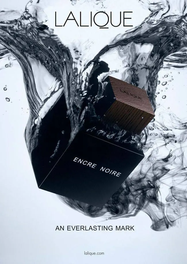 很多人喜歡用墨水來形容這支香水 