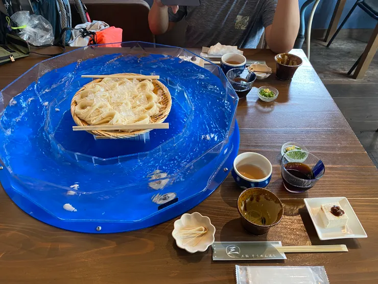 加水的時候感覺超興奮，然後素麵一上桌非常有氣氛