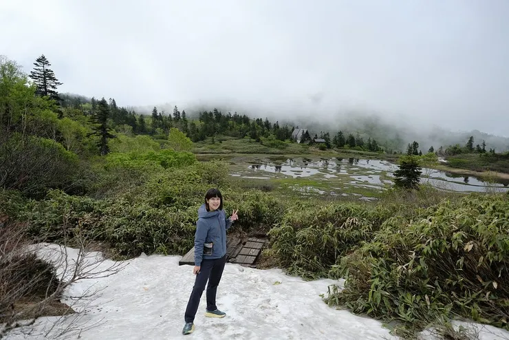 地上還是滿滿的雪