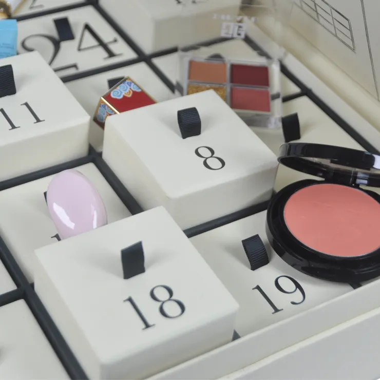 用 Shinelee 的聖誕降臨日曆禮盒慶祝這個神奇的季節