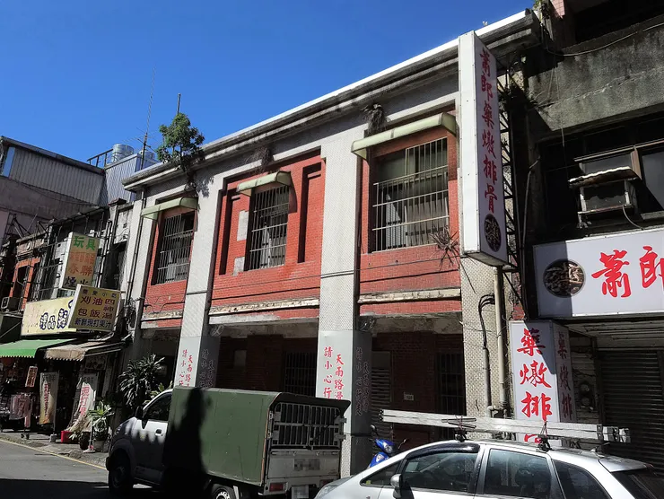 大廟口派出所在修復前的樣貌。圖片來源：維基百科