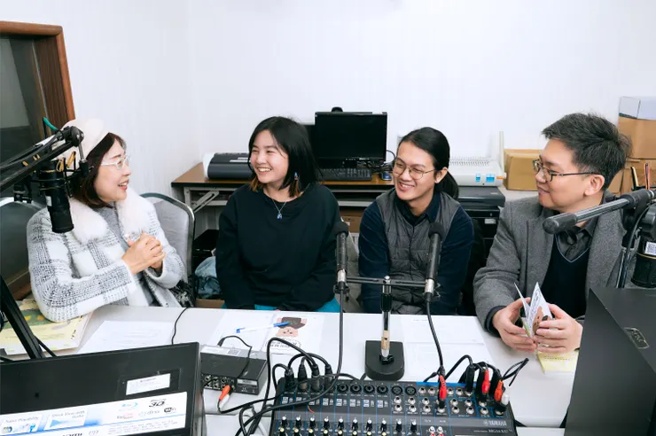 （圖說：集體創作是在一個安心的環境之下得到自由的流動，在互相給予力量時，活泉老師跟學生同時都得到幫助。）