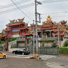 屋脊上交趾陶、剪黏工藝精湛(圖片截圖於網路)