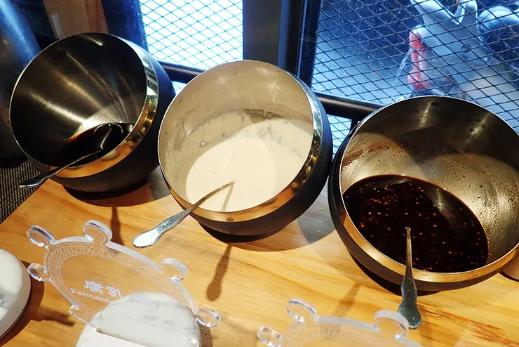 內湖火鍋推薦│柳記螺螄粉火鍋，訂位即送海鮮，當月壽星滿額霸氣贈送海鮮塔