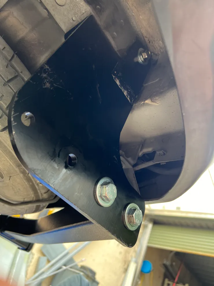 拖車架想在往前移就得拆備胎了