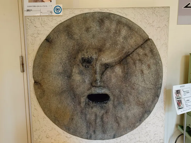 日本仙台近郊萬花筒博物館中，也有真理之口的身影