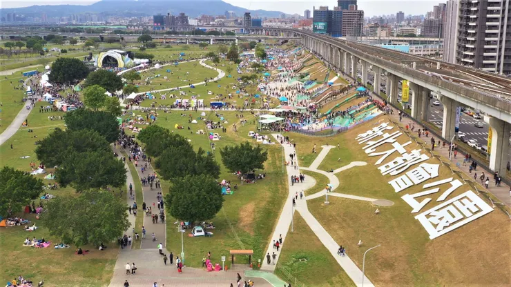 新北大都會公園(水漾園區)為新北河濱公園最夯的野餐地點