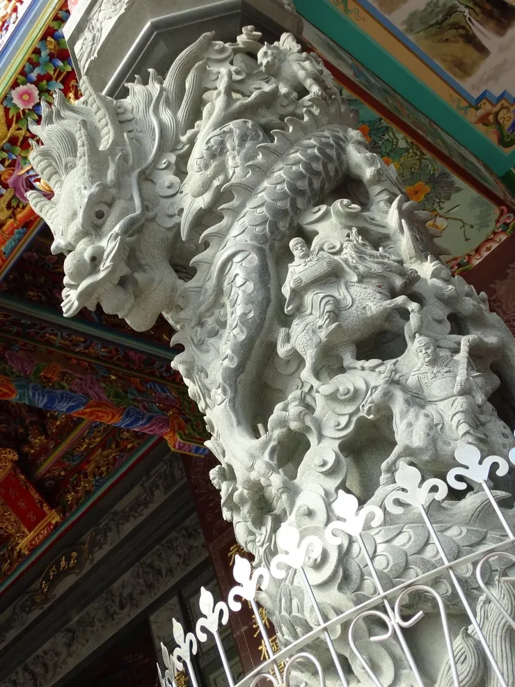 威嚴生動的龍柱工藝(圖片截圖於網路)