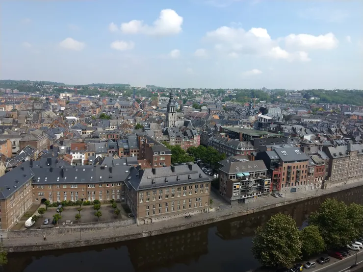 剛才河畔看到的,現在從上面