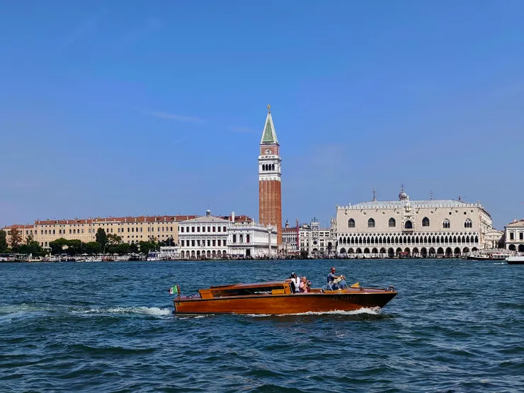 聖喬治馬焦雷教堂廣場望向聖馬可廣場