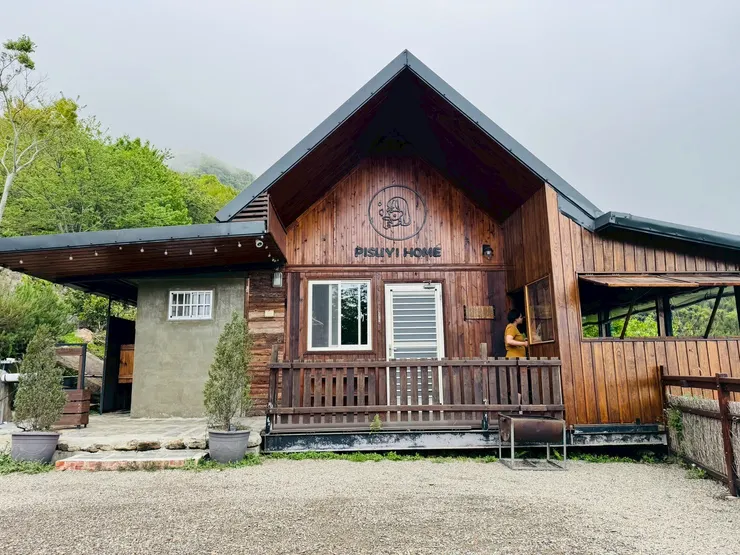 營區內很美的小木屋