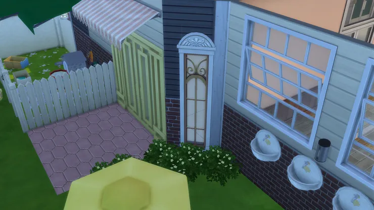 我很想這校園多點花花草草，有空位便種。