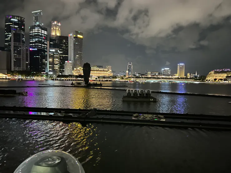 等待水舞秀出場