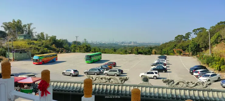 很大的停車場不用擔心停車