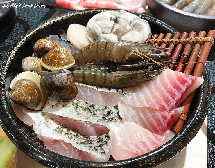 ▲荖子鍋PLUS家樂福平鎮店美食街內/ 圖片來源:Betty's Jump Diary