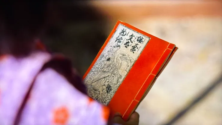 花之井仔細收藏的故事書有著令人羨慕的美好結局