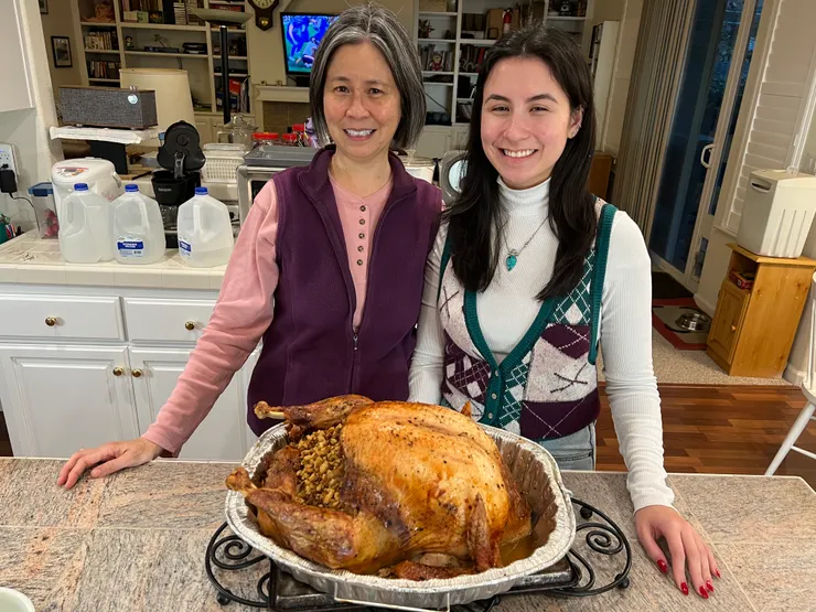 母女合作烤成的火雞(好大一隻啊!)