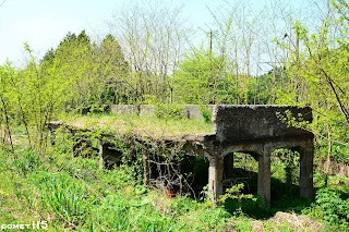 陣場車站在1960~70年代這波路線改善中便曾改建過
舊站場就在現在的車站前方，目前還留有一座蒸汽火車加煤設施