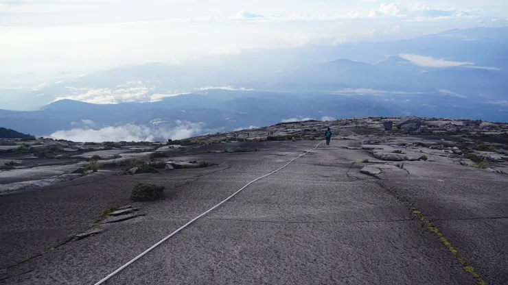看似平緩，不過在4000公尺的海拔下，還是讓大家上山時爬得喘吁吁！