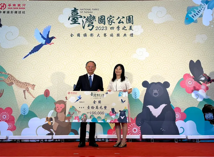 【9/23明慧獲頒金牌獎金10萬元,獎額這麼高,一定競爭激烈,脫穎而出不得了!】