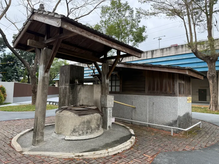 車站外的小澡堂