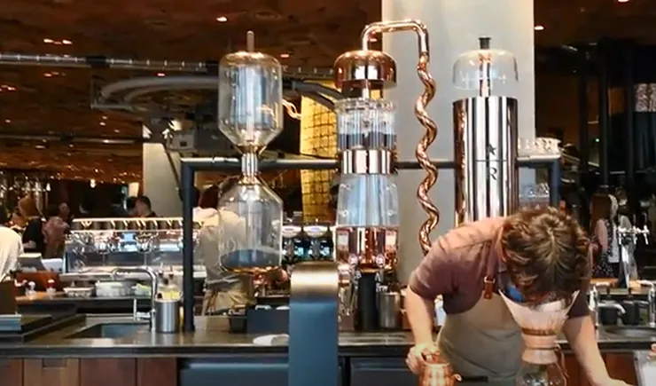 2026 年最火的咖啡新聞不是哪家店排隊，而是「全自動咖啡機」大進化，連便利商店都開始用更好