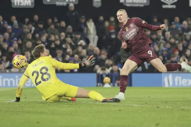 夏蘭特攻入一球助曼城領先5:0