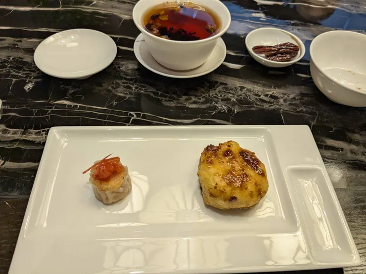 麻辣酥炸藕盒，番茄燒賣，普洱菊花茶