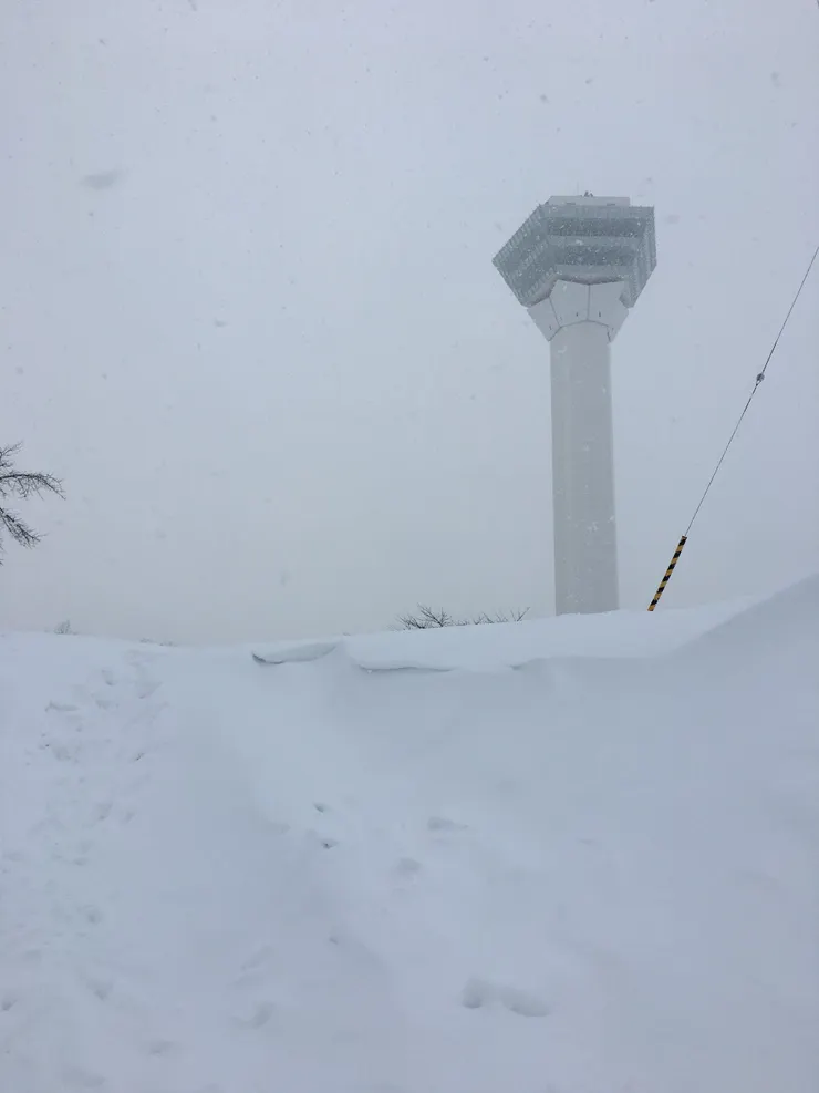 回望五稜郭塔。