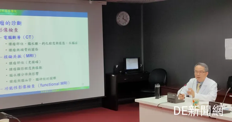 部立基隆醫院副院長蔡翊新剖析腦瘤治療方法。(記者曾金萬/攝)