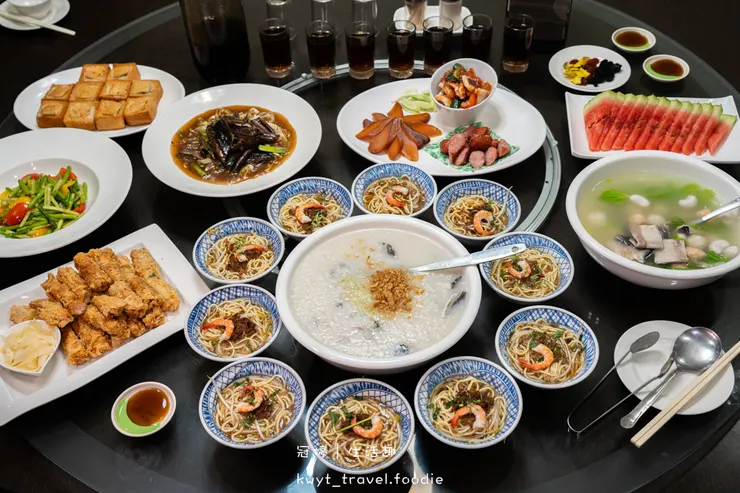 [2026台南過年聚餐餐廳]周氏蝦捲國宴廳，每人600元吃遍12道國宴級台南小吃美食！新春開運年菜開箱，帶長輩吃飯超有面子