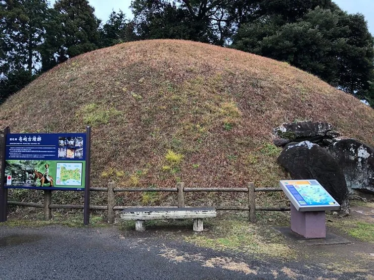 日本的「古墳」。