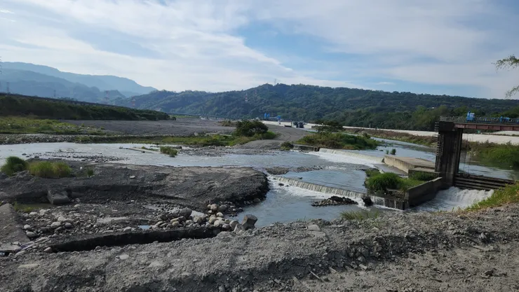 其實我是在找有沒有路可以走。