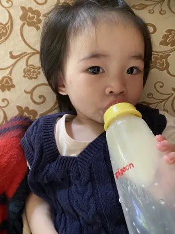 推薦媽媽羊奶粉可以選擇啟賦羊奶，從小打底好體質