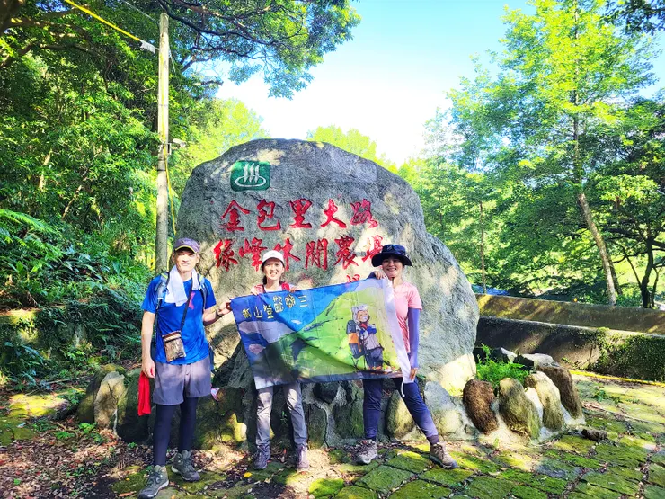 本日天氣太好，公車客滿，直接搭Uber上山(一車900多元)8:00即扺達八煙，比公車快30分