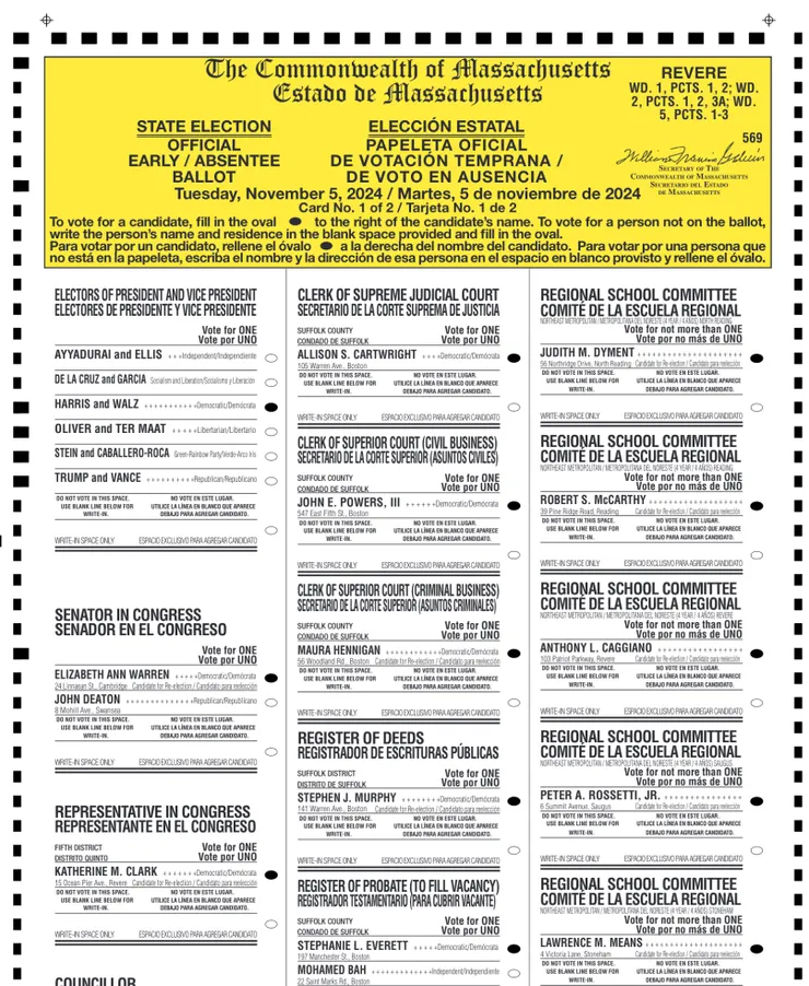 老師帶著學生參與真正的美國大選線上投票過程