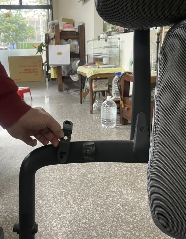 雙背椅妞妞零件損壞