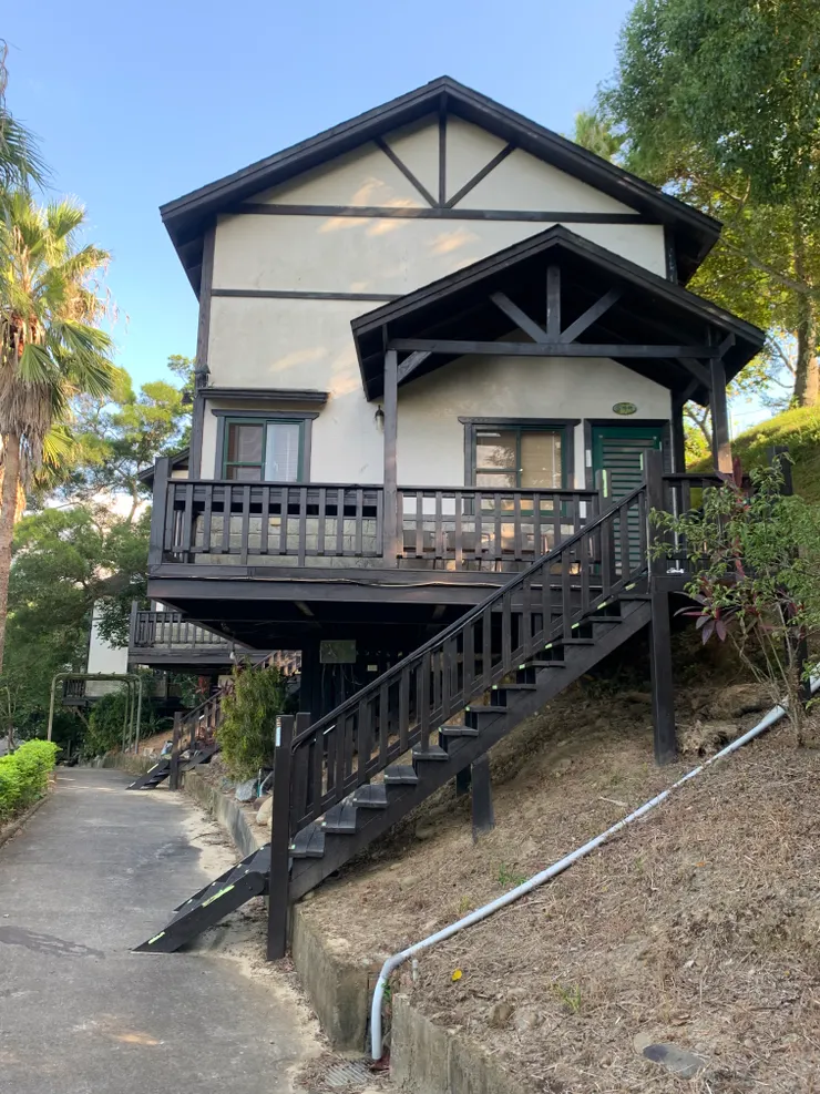 住不起獨棟小木屋,但還是拍張照片給大家欣賞