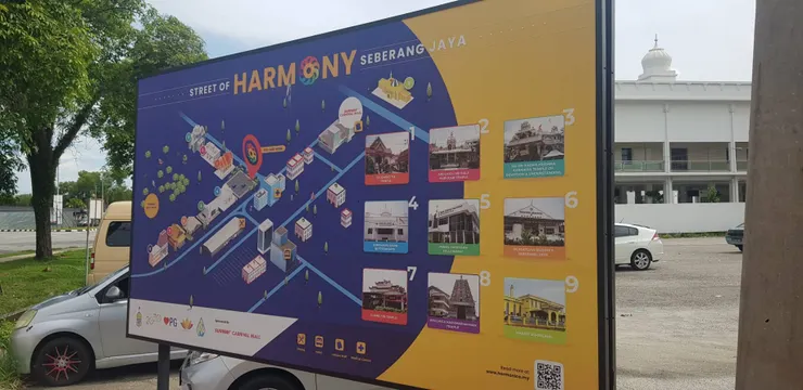 很有趣，一條街上有九種宗教場所......