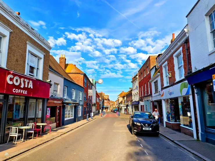 【這張是下午5點多，高街也一片靜寂，因為商店大多關門了。】