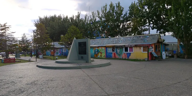 除了旅遊區外，港口旁小文創區有許多來自各國maker進駐