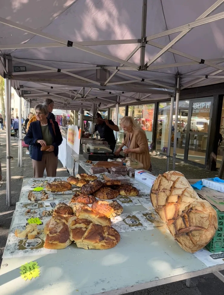 賣麵包的生意也很好