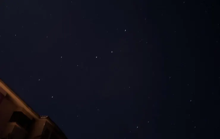 清楚刻畫在夜空裡的勺狀北斗七星，你找到了嗎 ?