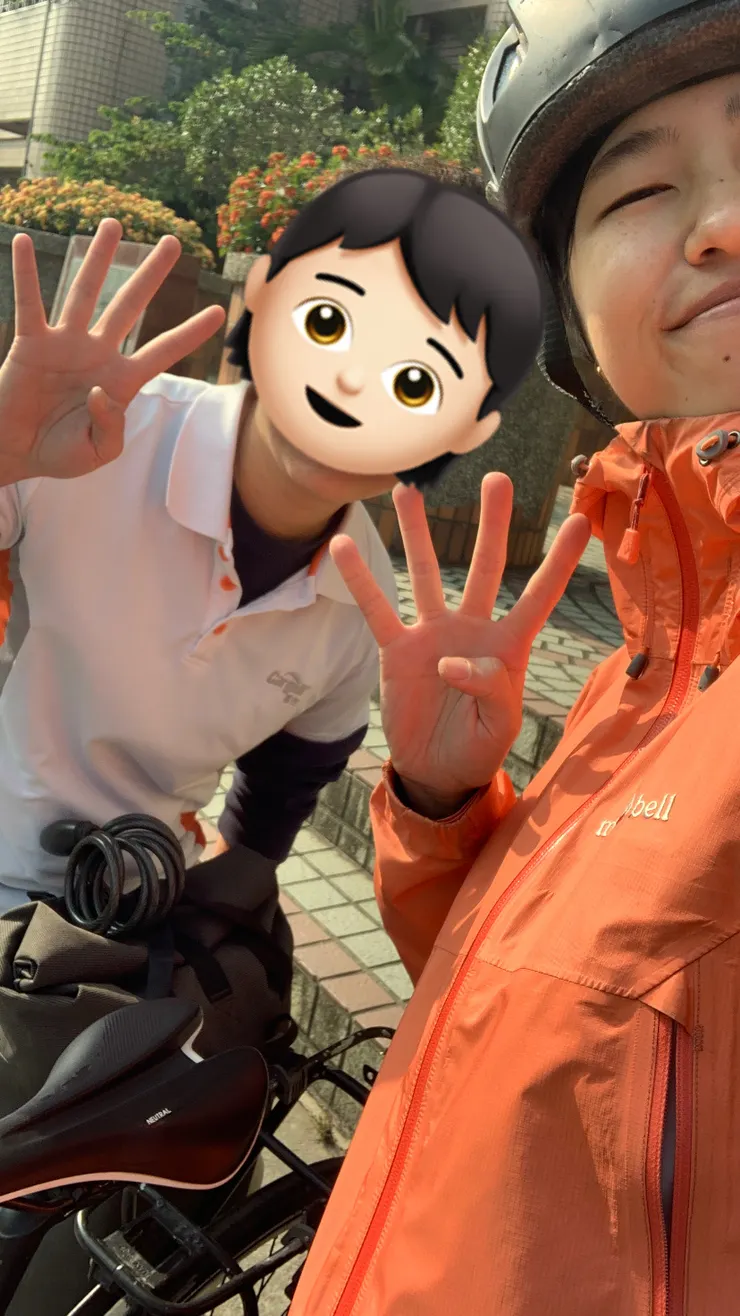 起床發現我前一期發票中了200元，就請J吃早餐。