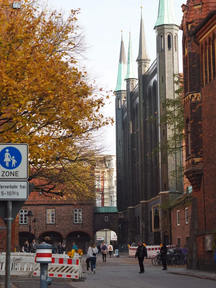 小城裡漫步，到處都感受到秋意滿滿