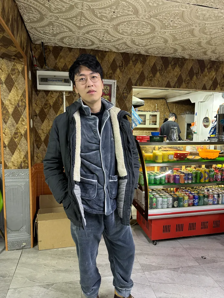 沖完涼都廢事再換衫 所以外面加件污糟既算