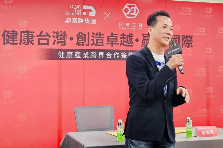 圖說：亞家生技創辦人吳坤烈博士表示，微型智能細胞製劑廠可有效降低廠房用地、運營電費及保養需求等，減少整體運營成本，是未來醫療院所生產細胞並落實「前醫後廠」的重要優勢。（資料來源：亞家生技）