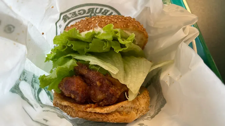 油淋炸鷄漢堡是小丑漢堡的招牌。