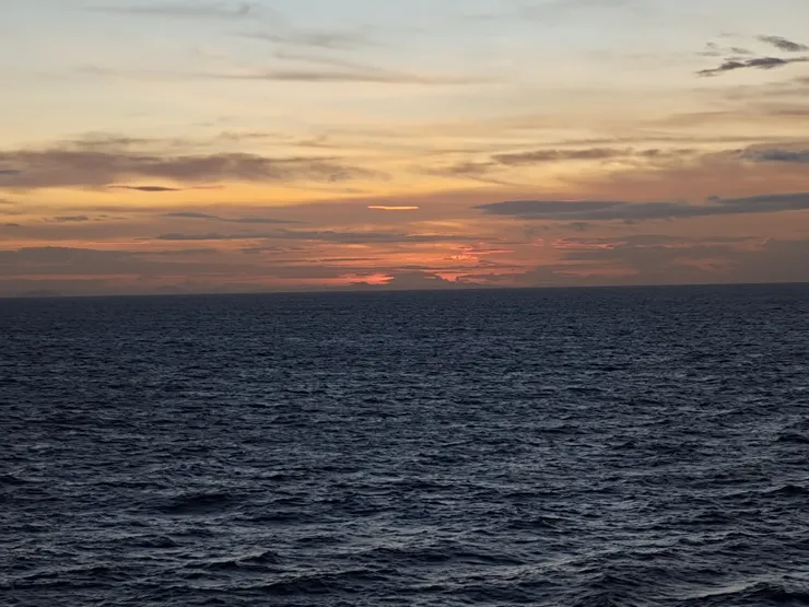 清晨的頂樓甲板