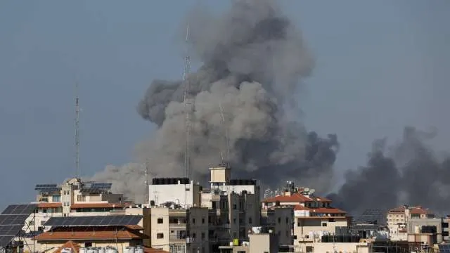 未來世界面對的問題越來越複雜,不是只透過一、兩門專業就能解決的,從極端氣候到世界上某些地區的戰亂,這些問題都需要跨領域的思維。圖為近期爆發的以色列/巴勒斯坦衝突中,遭以色列炸毀的一座塔樓。(圖源:換日線)